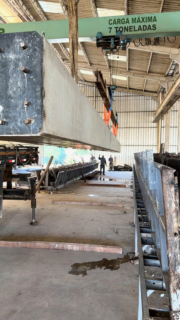 Viga no pórtico rolante na fábrica VIX em Serra – ES.
