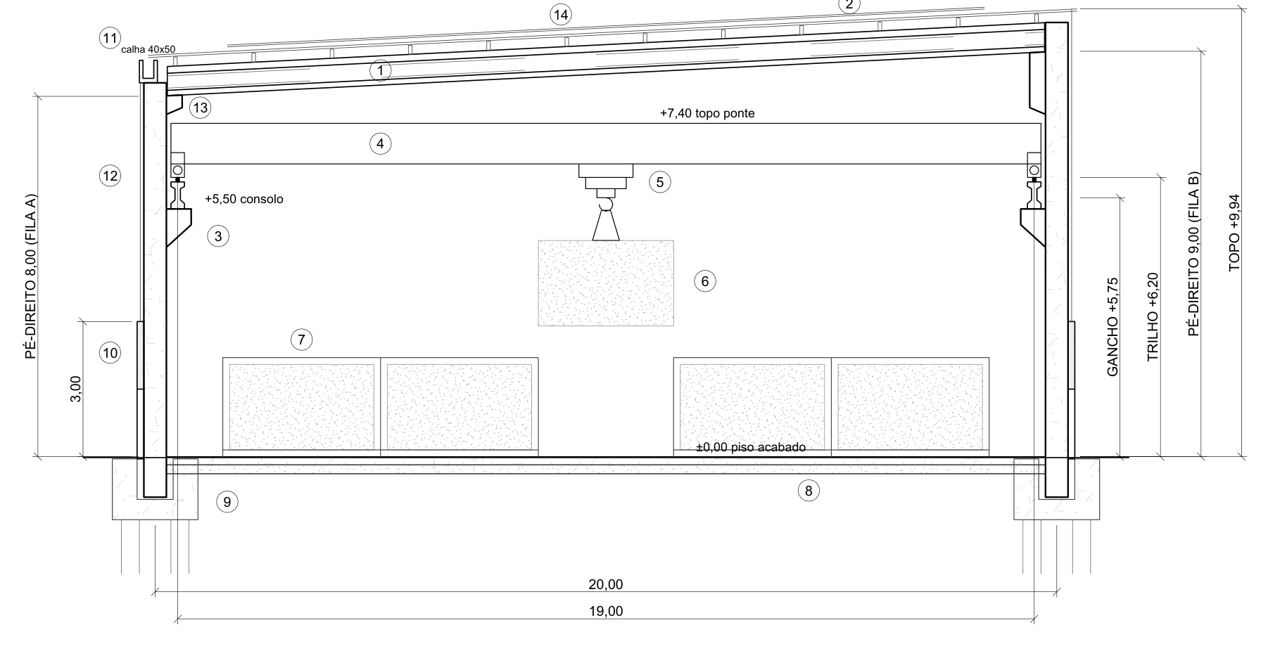 Corte transversal do galpão 20 × 50 m com pilares, vigas protendidas, ponte rolante e cavaletes de chapas.
